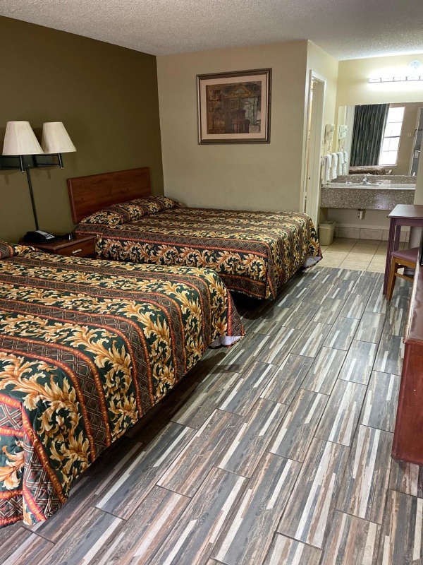 Plaza Inn image 15