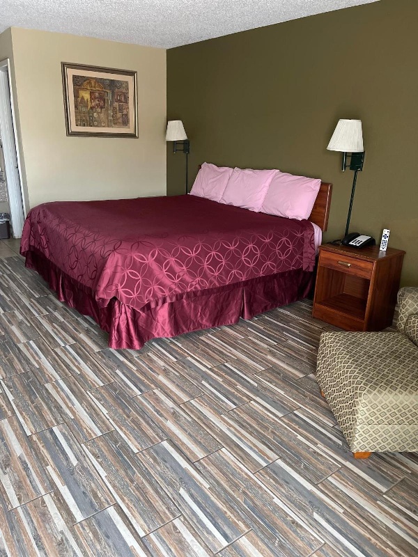 Plaza Inn image 16